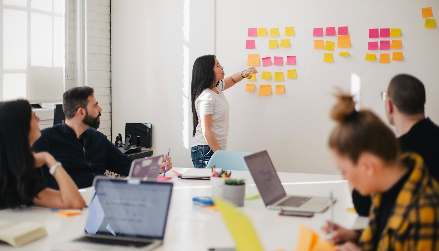 How to Use AI to Summarize Meetings and Save Time